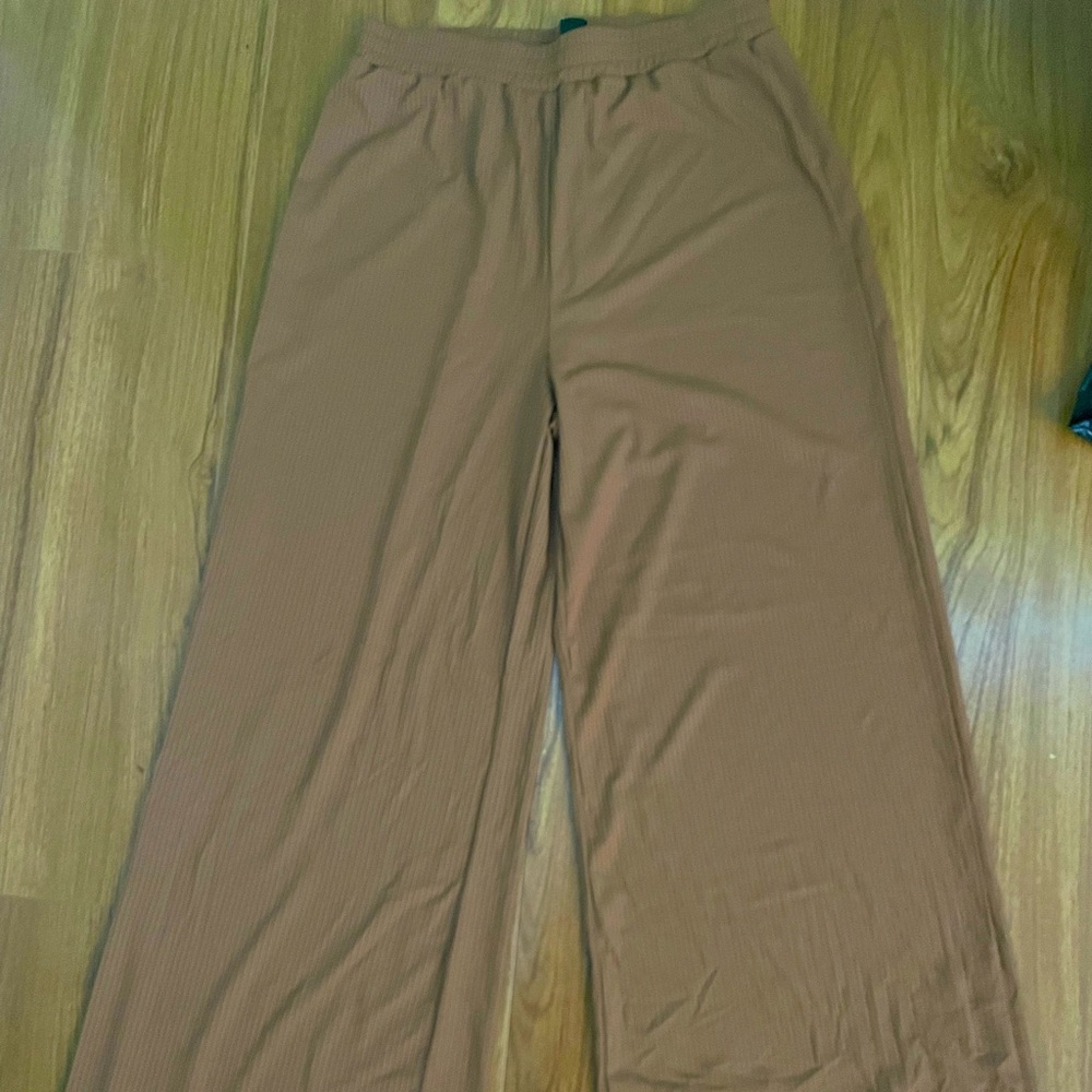 Brown loose pants!